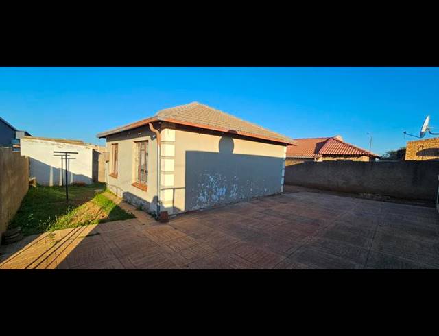 7 BEDROOM HOUSE FOR SALE IN LOTUS GARDENS